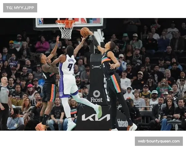 关键时刻特写：国王队福克斯利用“Horns”战术发起突破完成准绝杀